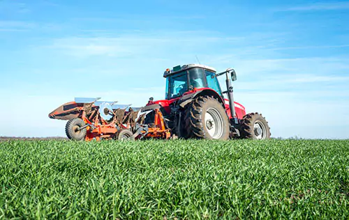 tractor cultivating field pss n